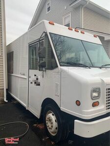 Low Mileage 2006 Workhorse Ready to be Personalized Food Truck.