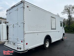 Fixer Upper 22' Chevrolet P-30 Step Van Diesel Food Truck.