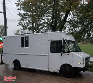 24' Chevrolet Utilimaster P3500 Diesel Step Van Mobile Kitchen Food Truck.