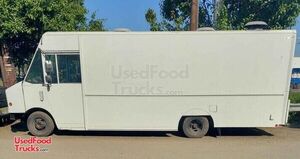 2004 Chevrolet Workhorse P42 All-Purpose Food Truck.