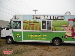 2001 - 25' Workhorse P42 Step Van Loaded Kitchen Food Truck / Mobile Kitchen.