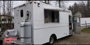 Low Mileage - 28' GMC P30 Step Van Food Truck with Pro-Fire Suppression