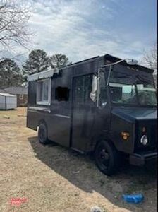 2004 Workhorse P42 Food Vending Truck / Inspected Kitchen on Wheels.