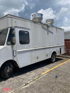 Very Clean and Spacious Chevrolet Basic Food Truck / Used Mobile Kitchen