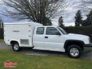 LIKE NEW and LOW MILEAGE 2004 Silverado 4x4 2500 HD Event Catering Truck