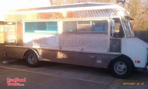 1986 - Chevy P30 Stepvan Food Truck / Lunch Truck.
