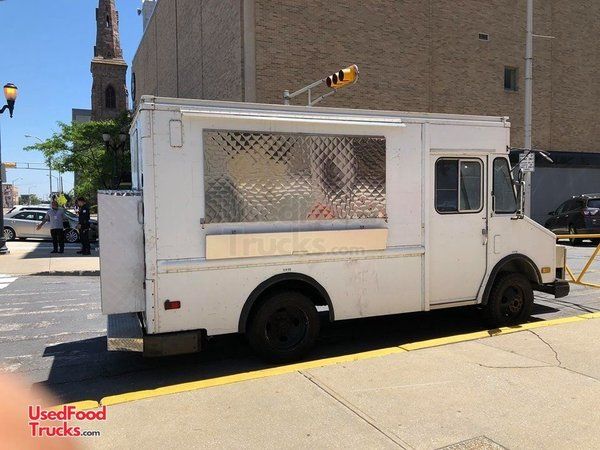 Chevrolet Grumman Step Van Kitchen Food Truck w/ Pro Fire Suppression System.