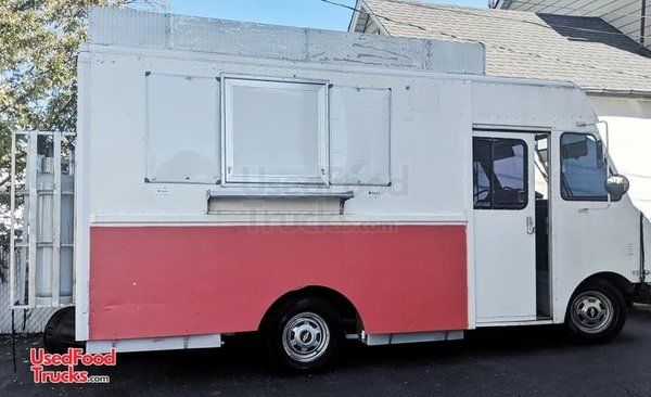 Well-Equipped Chevrolet P30 20' Stepvan All-Purpose Food Truck.