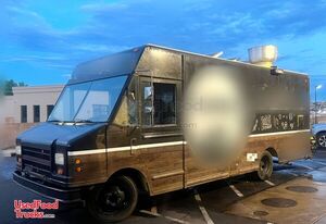 2001 26' Workhorse P42 Utilimaster All-Purpose Food Truck.