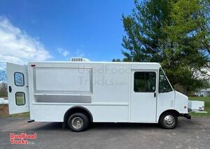 2004 Ford Econoline Food Vending Truck / Basic Mobile Concession Unit.