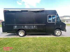 2000 Freightliner Diesel Food Truck with Unused NEW Commercial Kitchen.