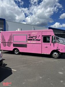 Commercially Equipped 2003 Chevrolet P42 Workhorse All-Purpose Food Truck.