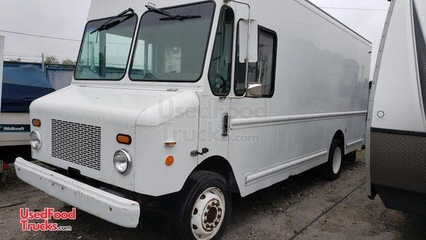 2006 - 22' Workhorse TK Stepvan Food Truck / Used Mobile Food Unit.