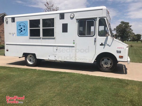 20' Chevrolet P30 Step Van Bakery Food Truck / Mobile Food Unit Shape.