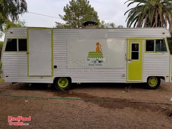26' Dodge M3000 Food Truck with Recently Rebuilt Kitchen Motorhome Conversion.