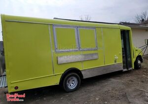2001 Ford E-450 Super Duty 16' Diesel Food Truck with New & Unused 2022 Kitchen.