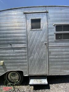 Vintage 1957 Oasis 6' x 10' Cute Concession Trailer / Retro Mobile Biz Unit