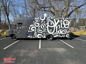 Well Equipped w/ Innovative Layout  2001 26.5' Workhorse P42  Food Truck Mobile Kitchen