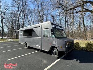 Well Equipped w/ Innovative Layout  2001 26.5' Workhorse P42  Food Truck Mobile Kitchen