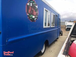 2001 Workhorse P42 Diesel Food Truck / Commercial Mobile Kitchen.