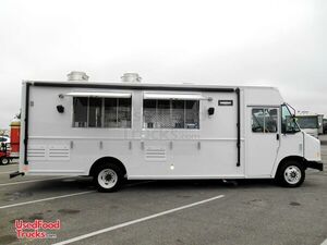 2015 Ford Utilimaster F59 Food Truck w/ Chef's Kitchen