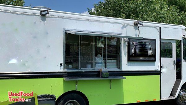 Fully-Loaded Diesel Chevrolet P30 Food Truck / Used Kitchen on Wheels.