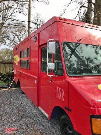 Ready to Roll Chevrolet P30 Step Van Used Food Truck / Mobile Kitchen Unit