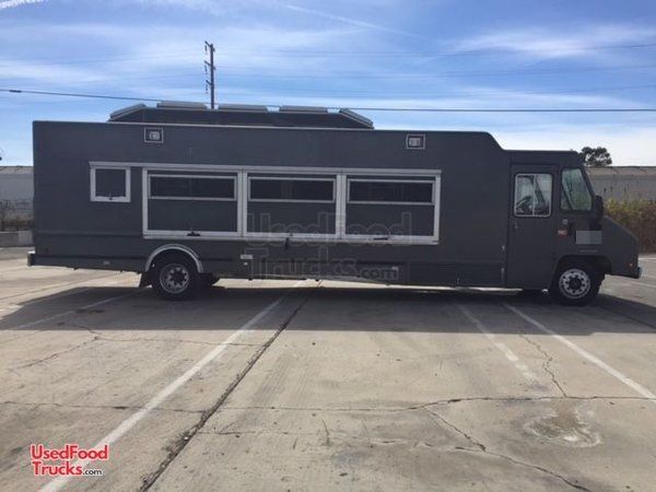 2003 Freightliner Diesel Food Truck with a Fully-Loaded Catering Kitchen.