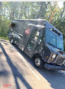 2007 Ford Utilimaster Food Truck / Kitchen on Wheels Shape.