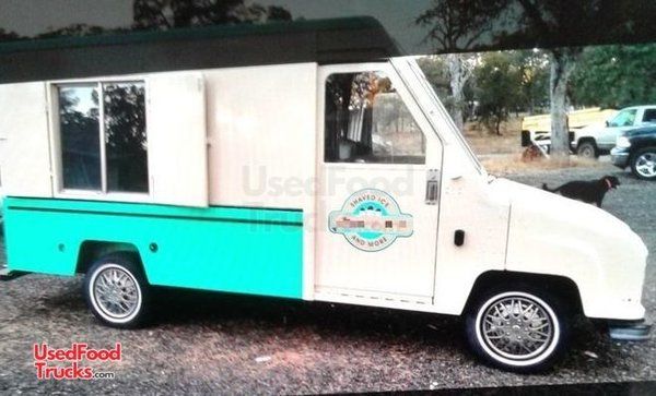 Very Clean 17.5' Utilimaster Step Van Shaved Ice Truck | Used Snowball Stand.