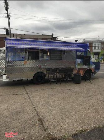 Rarely Used Chevrolet P30 Step Van Food Truck with Amazing Kitchen.