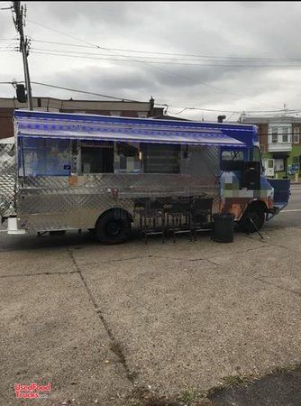 Rarely Used Chevrolet P30 Step Van Food Truck with Amazing Kitchen