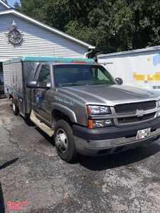 2003 Chevy Silverado 26' Lunch Serving Canteen-Style Food Truck.