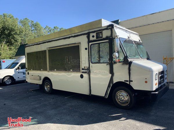 Ready for Service 2013 22' Ford F-50 Food Truck / Loaded Mobile Kitchen Unit