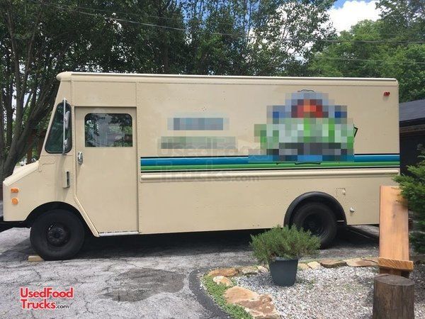 20' Chevrolet Prep Pizza Truck with an Amazing Pull Pizza Oven