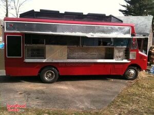 GMC P35 Kurbmaster Food Truck / Mobile Kitchen