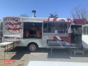 2001 Chevy Workhorse 27' Wood-Fired Diesel Pizza Truck / Mobile Pizzeria