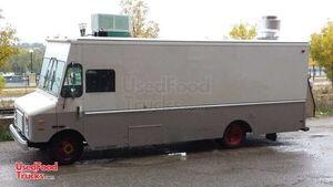 1998 - Chevy P30 Step Van Mobile Kitchen Food Truck.