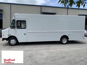 Well Maintained - 2019 30' Ford F59 All-Purpose Food Truck