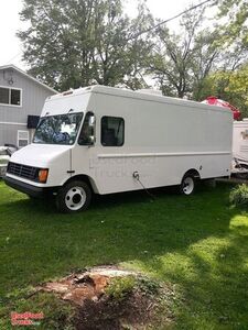 Chevrolet P32 Step Van with Lift Gate | All-Purpose Food Truck.