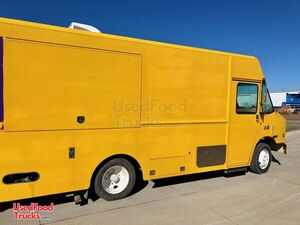 Loaded 2004 25' Freightliner MT45 Mobile Kitchen Food Truck w/ Pro Fire System