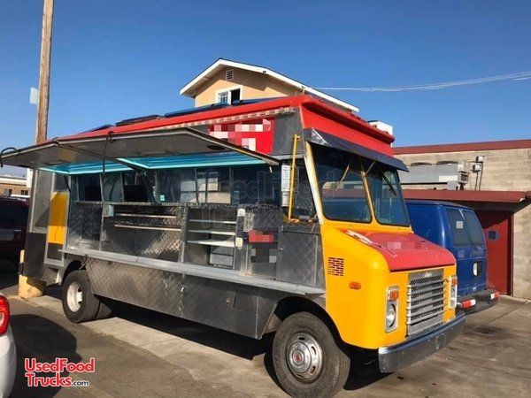 Chevrolet Step Van Mobile Kitchen Food Lunch Truck w/ Serving Side.