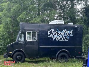 LOW MILES GMC P30 Step Van Street Food Truck / Used Mobile Kitchen Unit.