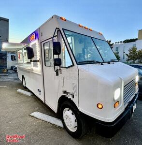 2009 25' Workhorse All-Purpose Food Truck Mobile Kitchen Unit