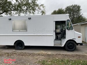LOADED 24' Chevrolet P30 Diesel Food Truck with Lightly Used 2021 Kitchen.