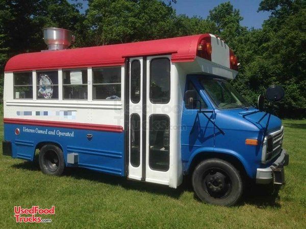 15' Chevrolet G Series Bustaurant Mobile Kitchen Food Truck Bus.