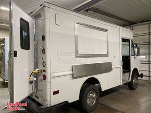 20' Chevrolet P30 Diesel Step Van Food Truck with Brand NEW 2021 Kitchen.