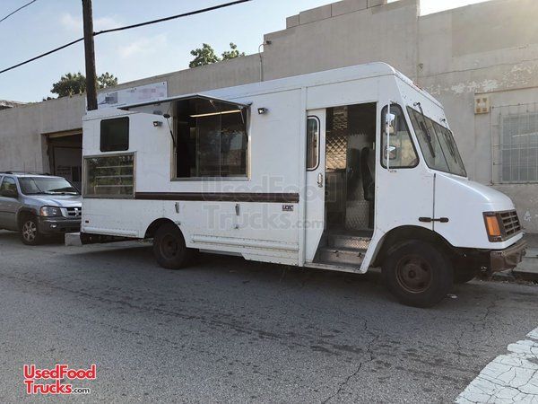 2004 25' Workhorse Step Van Beverage/Ice Cream/Cold Food Truck.