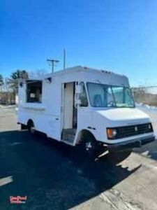 2005 Workhorse P44 Commercial Kitchen Food Truck with Fire Suppression.