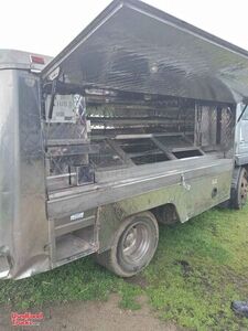 Used 1999 Nissan Canteen-Style Truck / Diesel Lunch Truck.